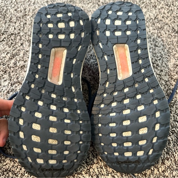 Adidas Women’s UltraBoost 19 running shoes - Picture 2 of 6